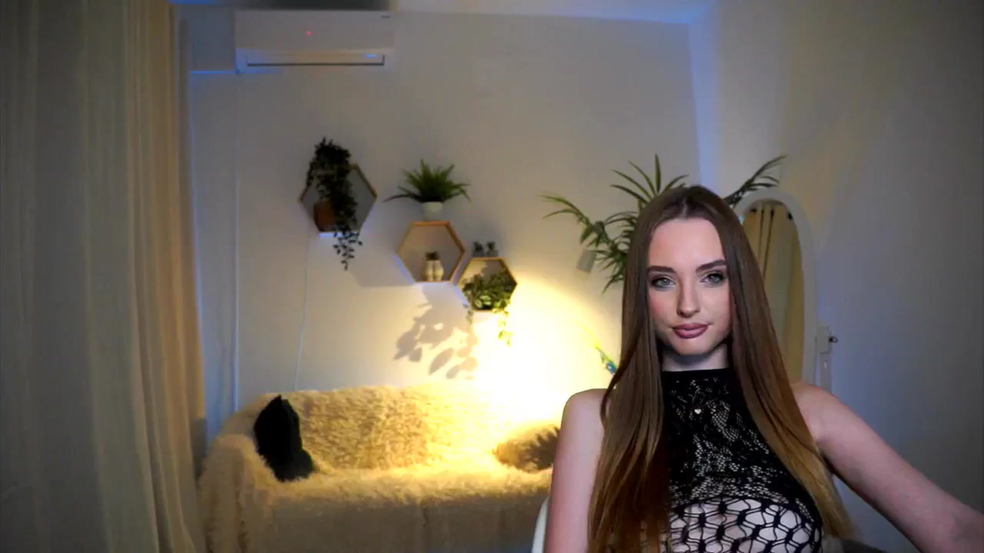 Gallery image thumbnail from petitegonwild's myfreecams stream on, 11/26/2024, 15:01 image 16 of 20
