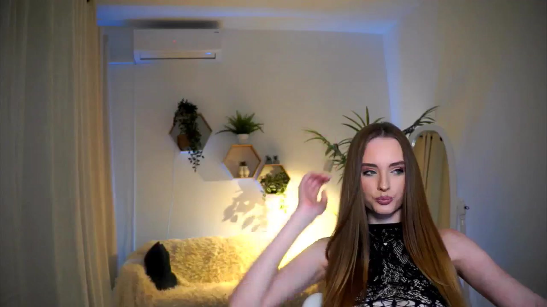 Gallery image thumbnail from petitegonwild's myfreecams stream on, 11/26/2024, 15:01 image 12 of 20