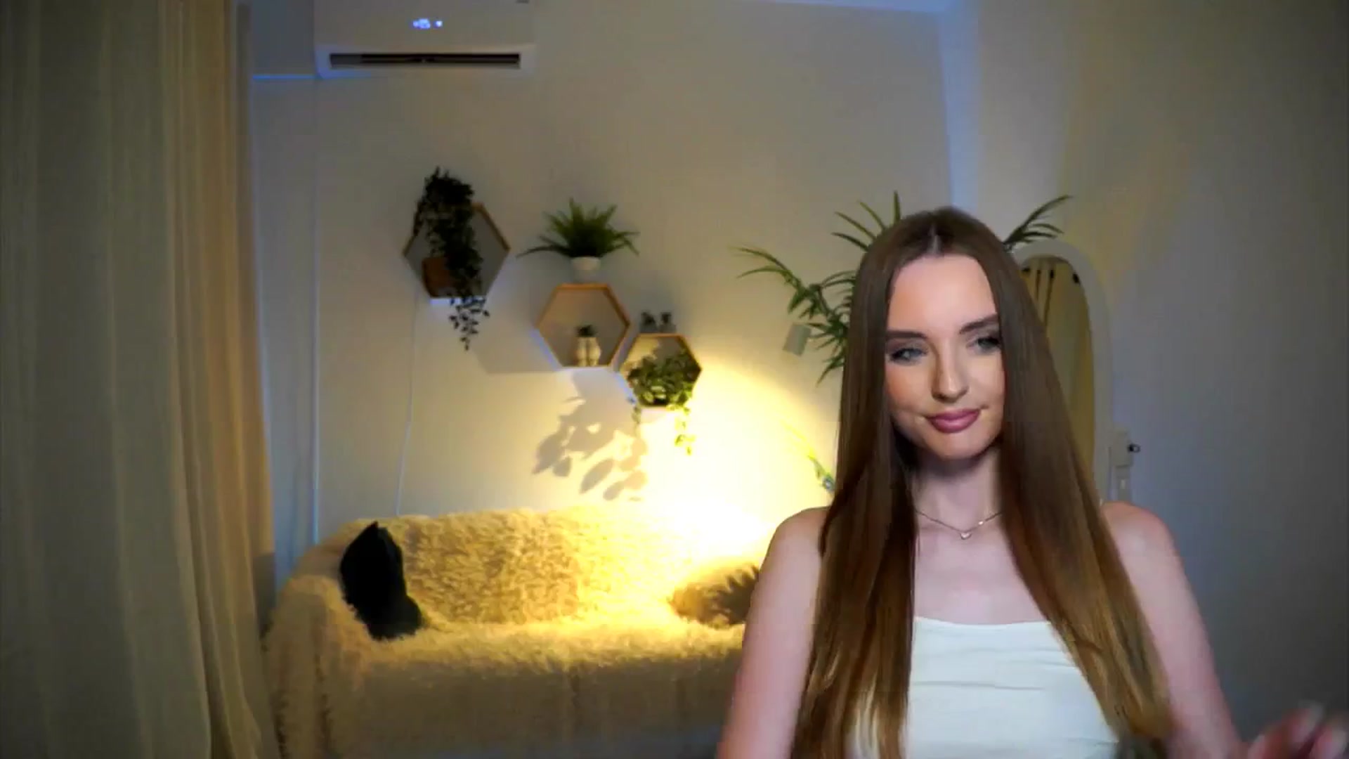 Gallery image thumbnail from petitegonwild's myfreecams stream on, 11/26/2024, 16:37 image 18 of 20