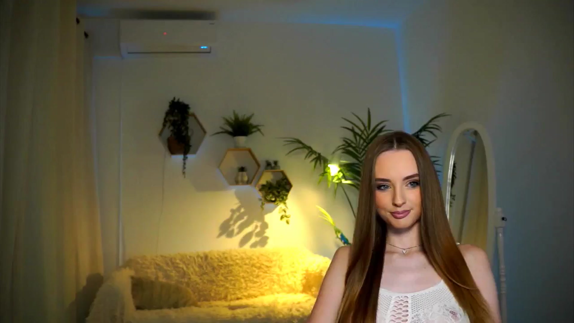 Gallery image thumbnail from petitegonwild's myfreecams stream on, 11/29/2024, 14:58 image 11 of 20