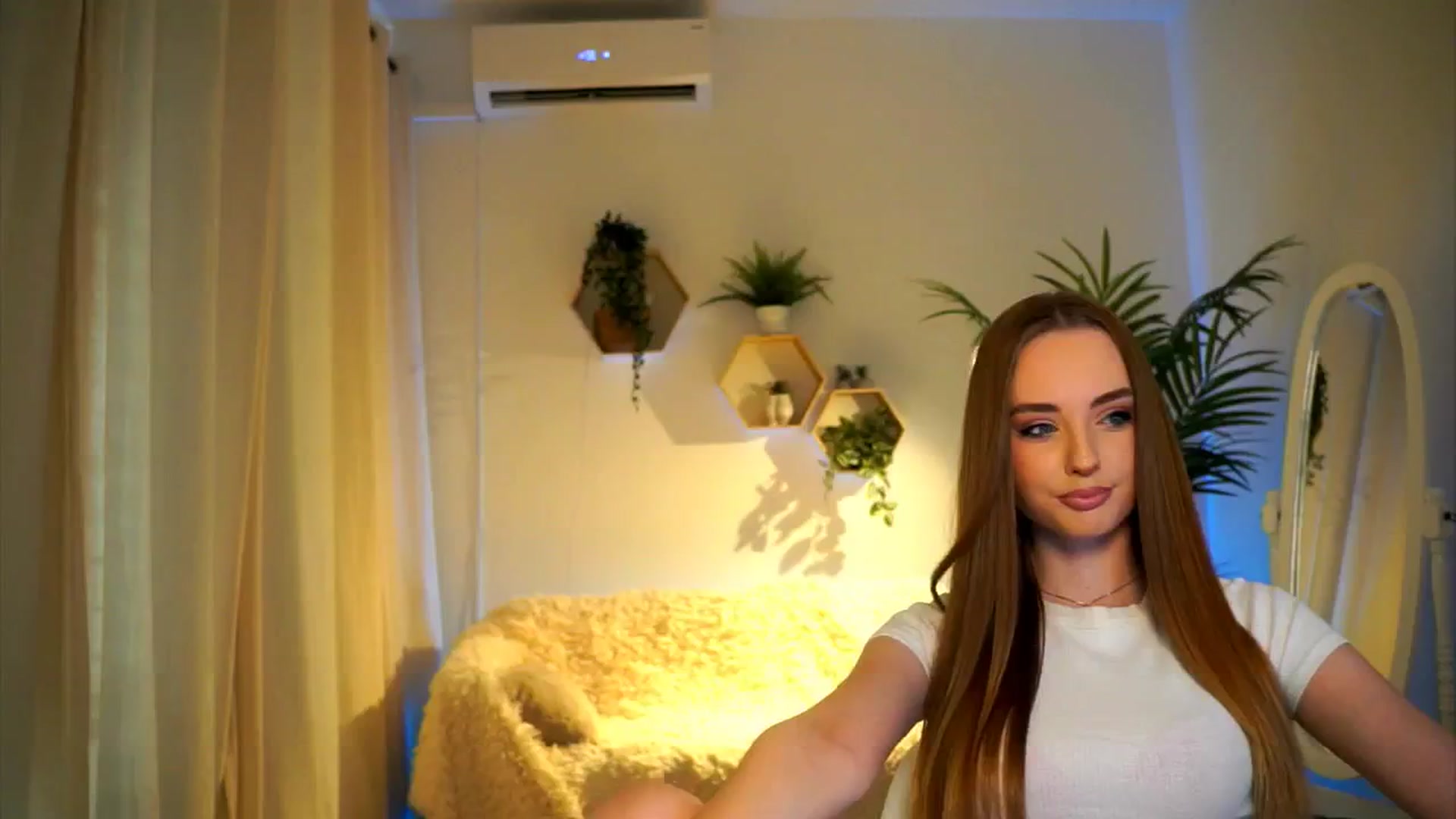 Gallery image thumbnail from petitegonwild's myfreecams stream on, 12/01/2024, 10:19 image 14 of 20