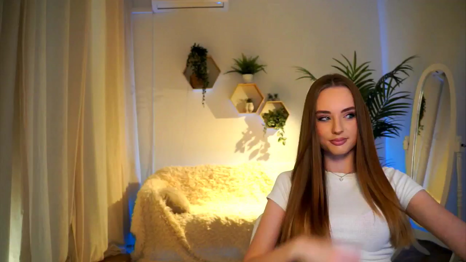 Gallery image thumbnail from petitegonwild's myfreecams stream on, 12/01/2024, 11:51 image 13 of 20