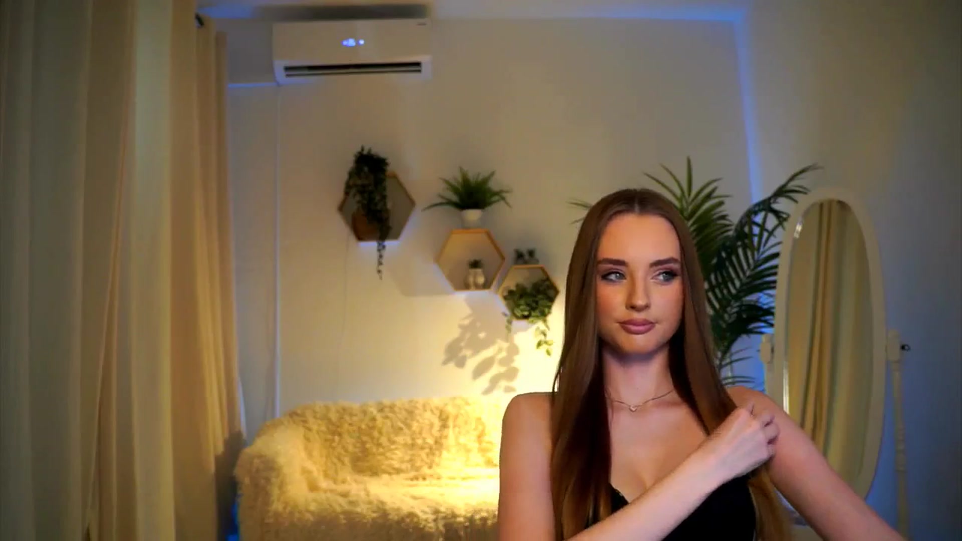 Gallery image thumbnail from petitegonwild's myfreecams stream on, 12/02/2024, 13:04 image 12 of 20
