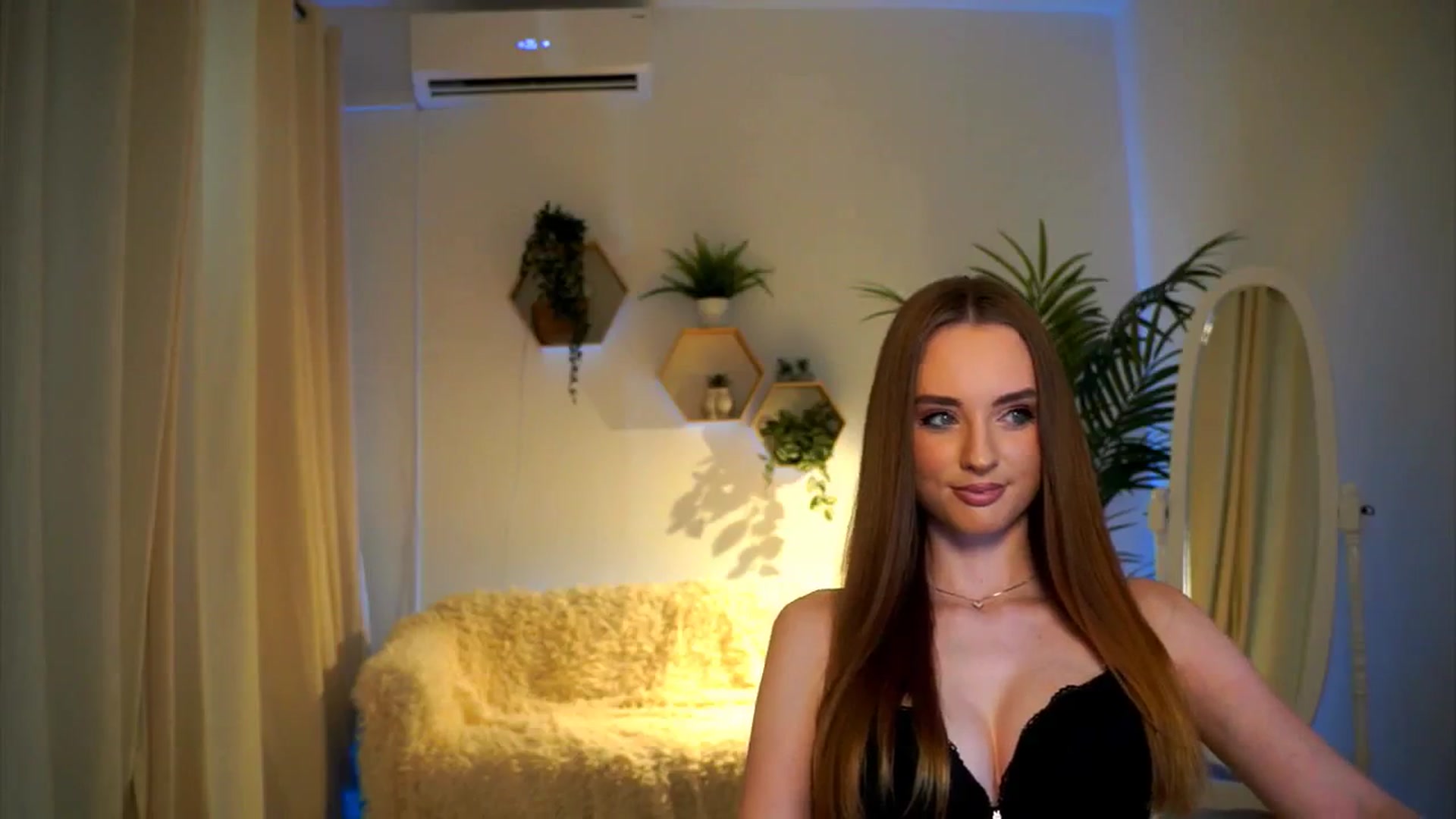 Gallery image thumbnail from petitegonwild's myfreecams stream on, 12/02/2024, 13:04 image 8 of 20