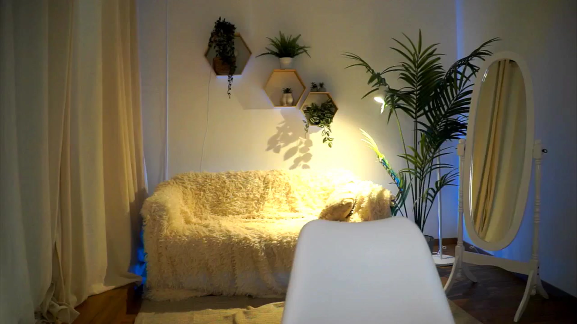 Gallery image thumbnail from petitegonwild's myfreecams stream on, 12/02/2024, 13:04 image 1 of 20