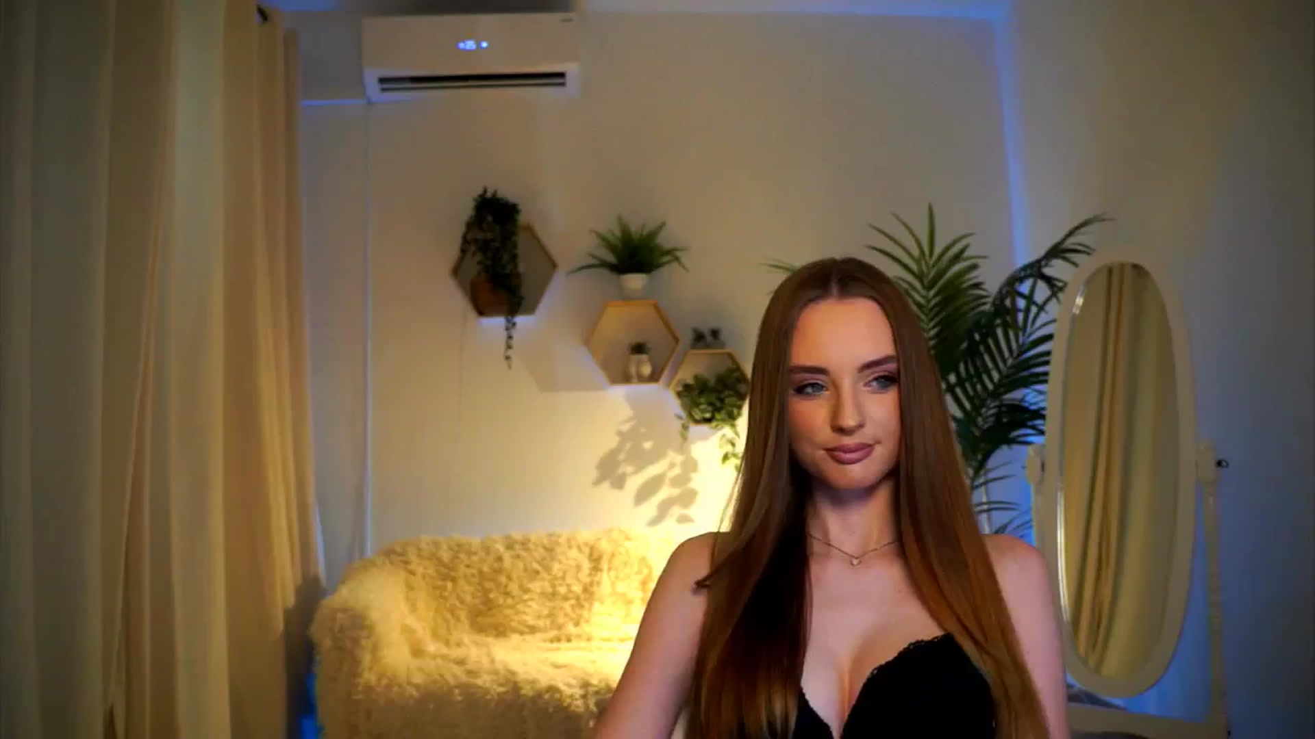 Gallery image thumbnail from petitegonwild's myfreecams stream on, 12/02/2024, 14:17 image 2 of 20