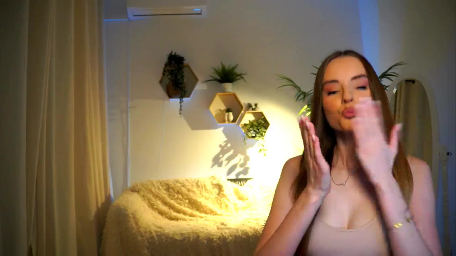 Gallery image thumbnail from petitegonwild's myfreecams stream on, 12/03/2024, 15:18 image 4 of 20