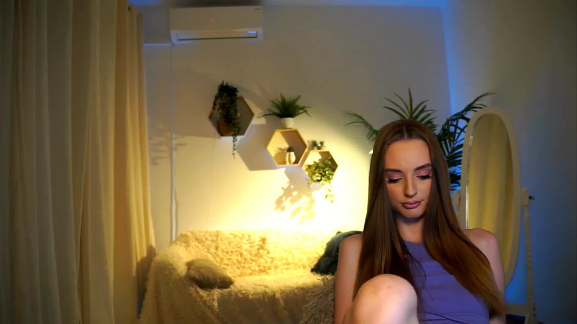 Gallery image thumbnail from petitegonwild's myfreecams stream on, 12/05/2024, 13:10 image 11 of 20