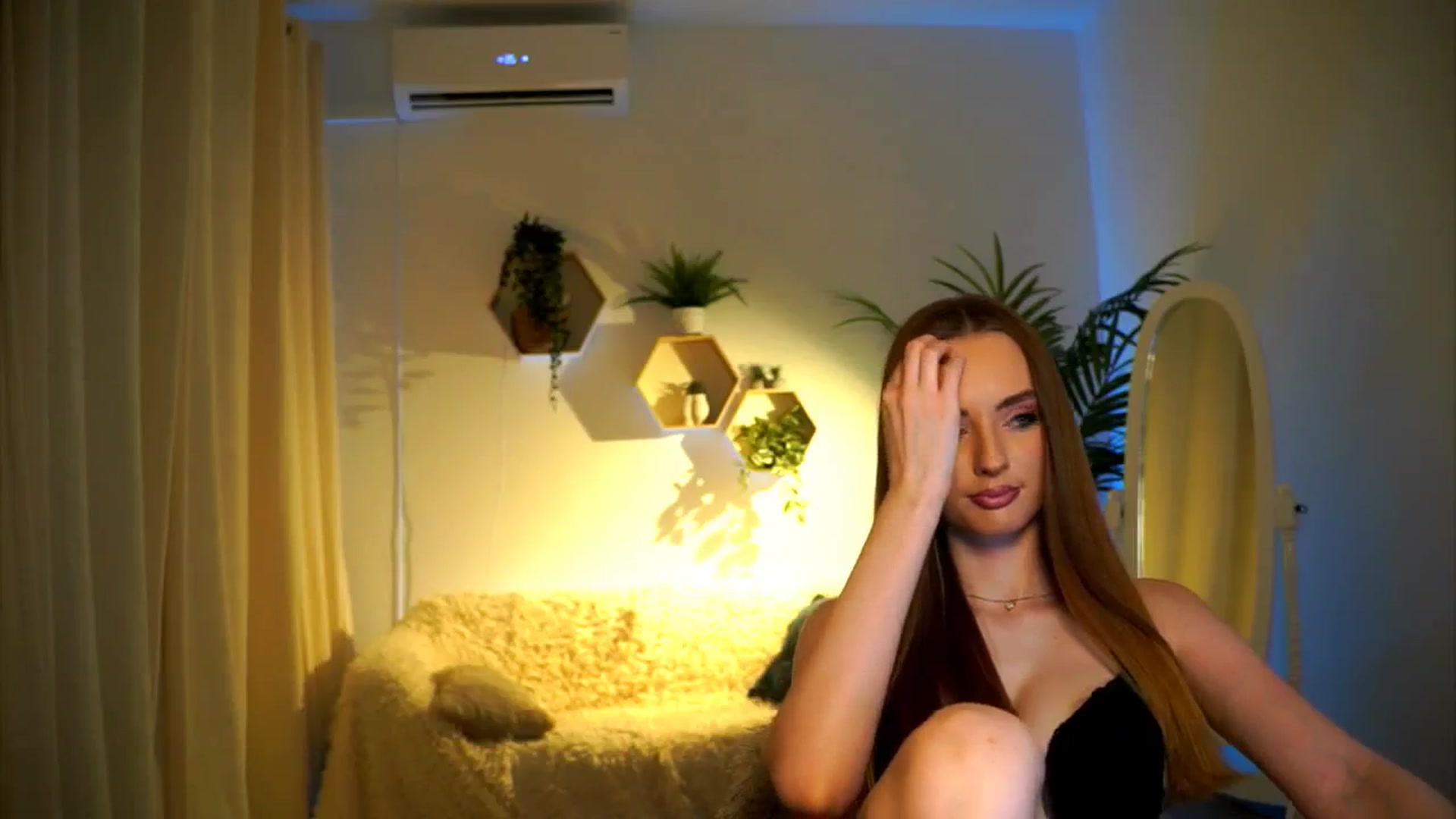 Gallery image thumbnail from petitegonwild's myfreecams stream on, 12/05/2024, 17:02 image 16 of 20