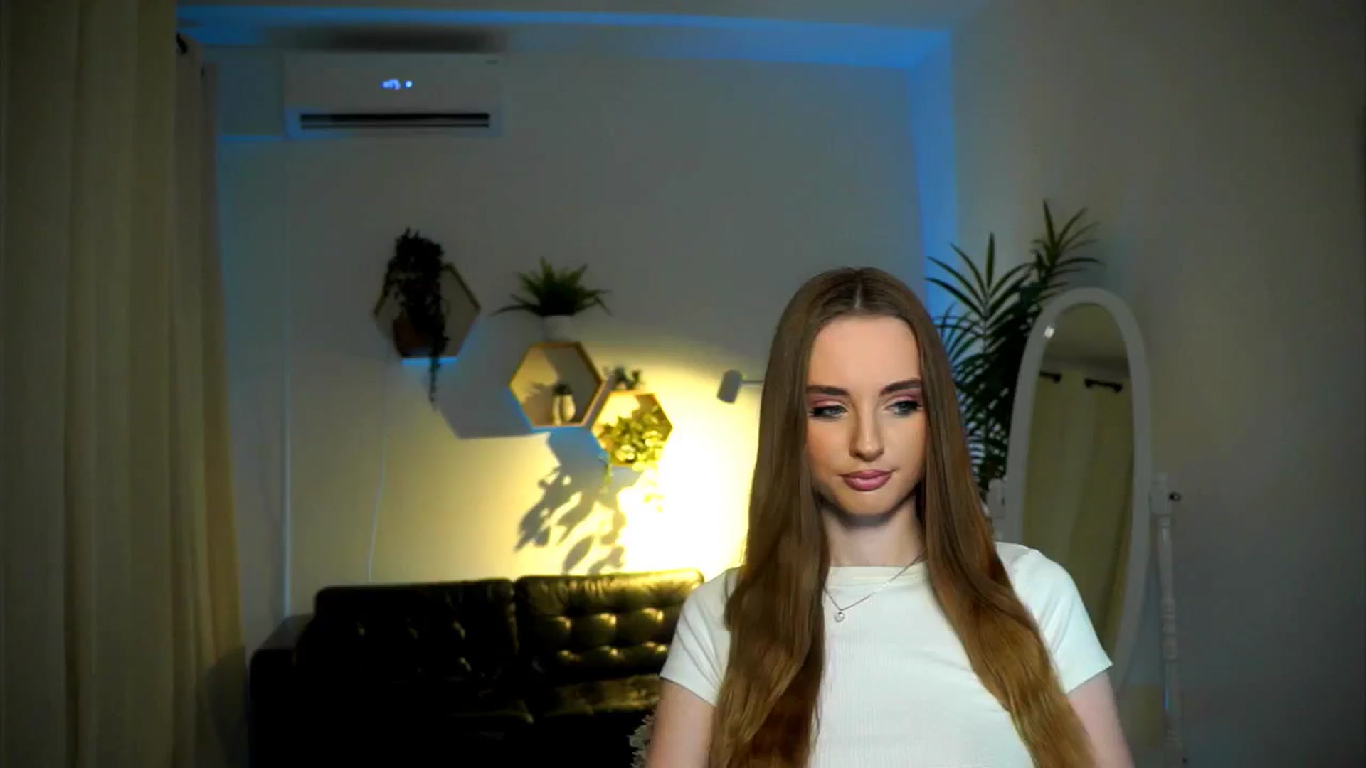 Gallery image thumbnail from petitegonwild's myfreecams stream on, 12/06/2024, 12:46 image 13 of 20