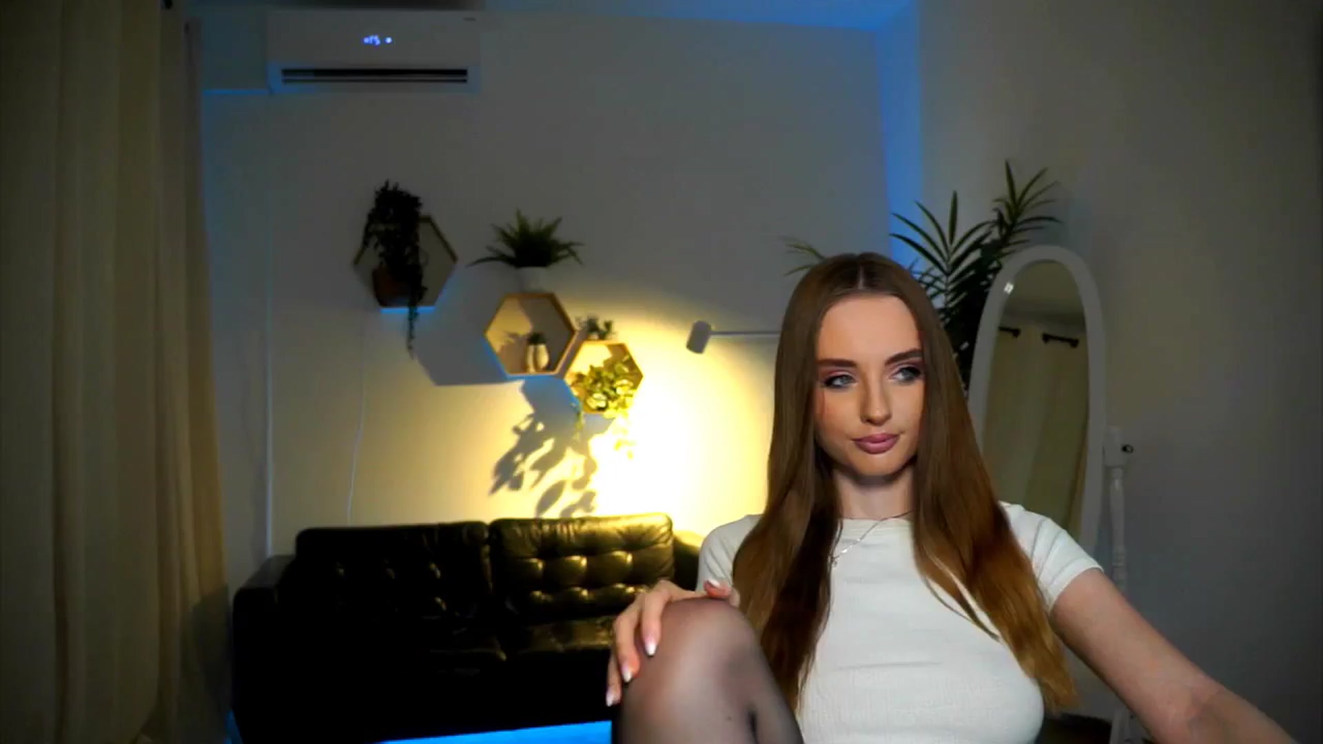 Gallery image thumbnail from petitegonwild's myfreecams stream on, 12/06/2024, 15:29 image 7 of 20