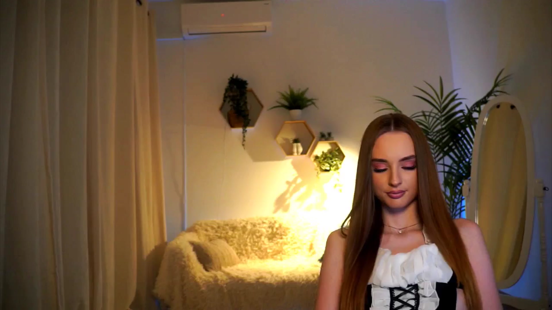 Gallery image thumbnail from petitegonwild's myfreecams stream on, 12/10/2024, 15:20 image 14 of 20