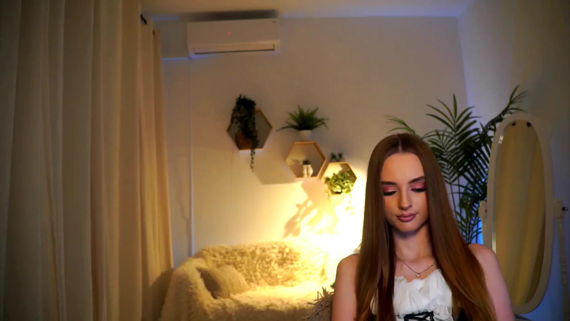 Gallery image thumbnail from petitegonwild's myfreecams stream on, 12/10/2024, 15:20 image 10 of 20