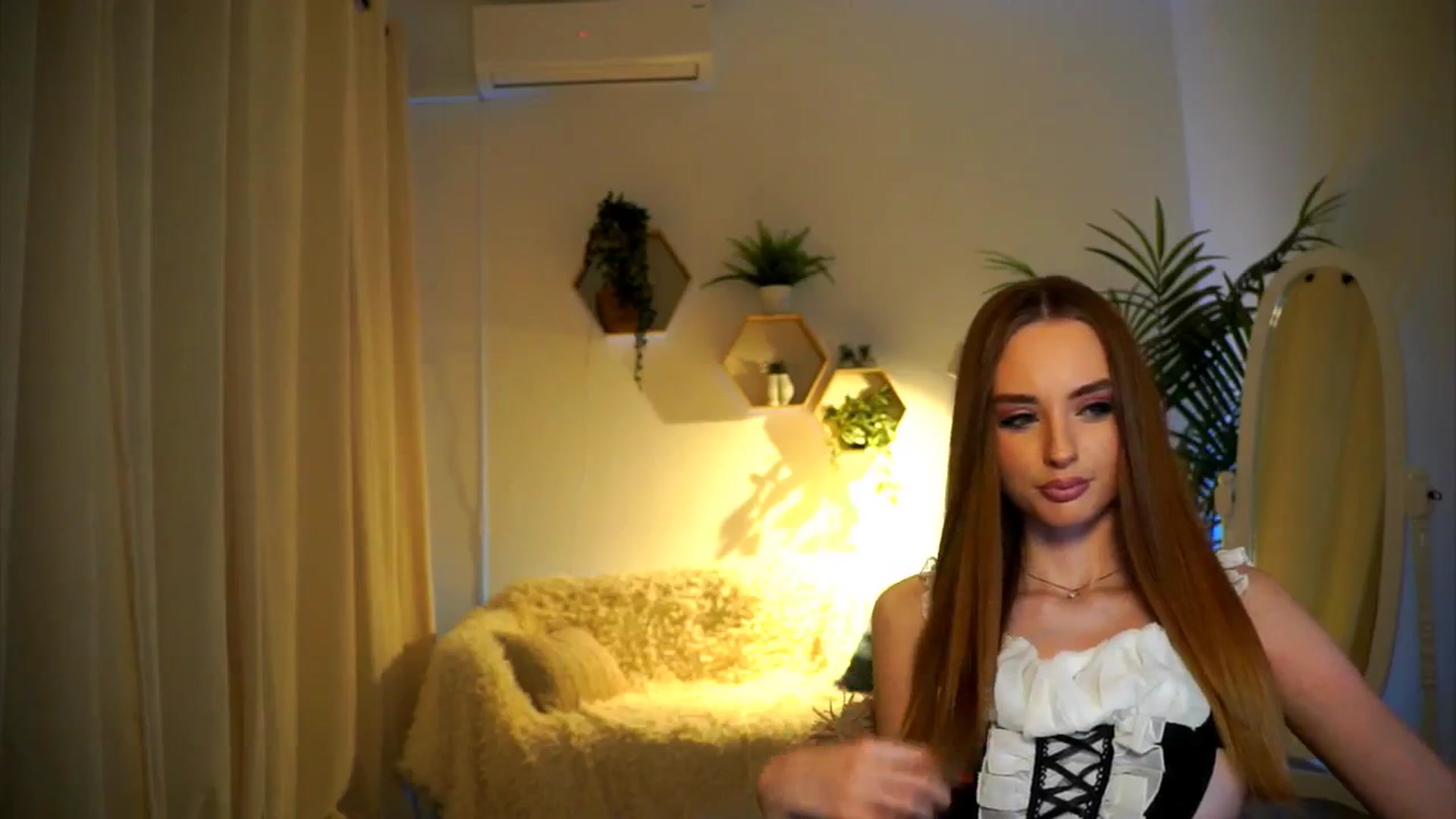 Gallery image thumbnail from petitegonwild's myfreecams stream on, 12/10/2024, 16:43 image 9 of 20