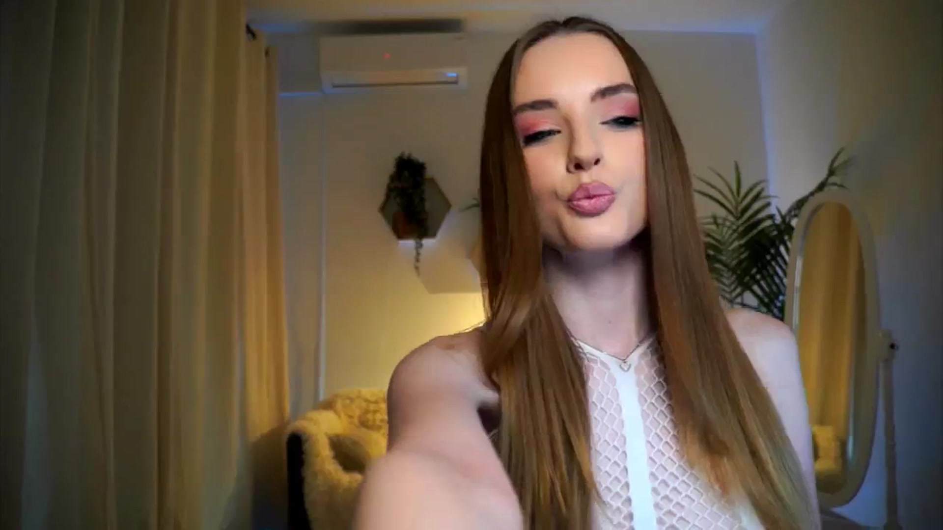 Gallery image thumbnail from petitegonwild's myfreecams stream on, 12/12/2024, 14:18 image 19 of 20