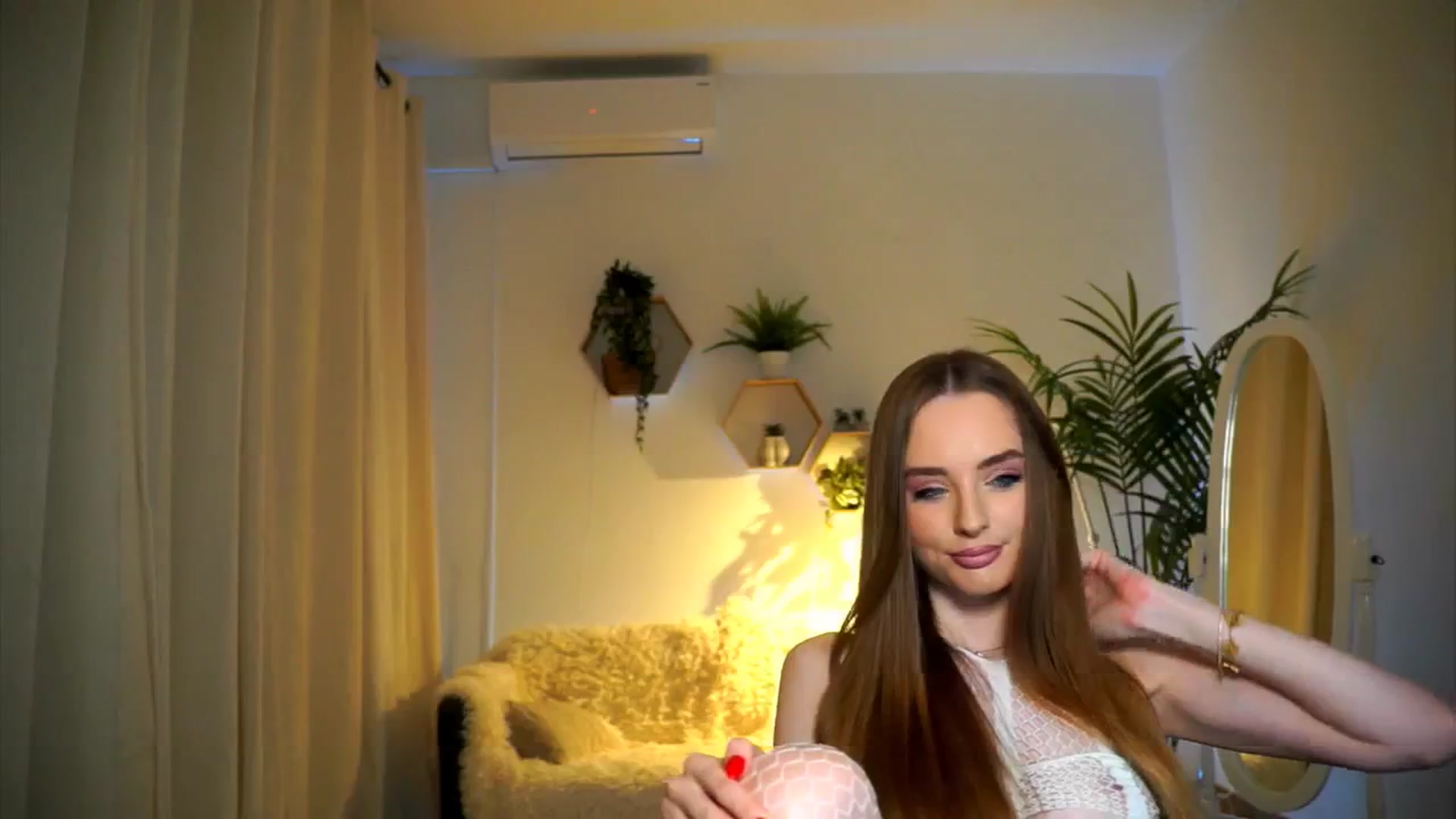 Gallery image thumbnail from petitegonwild's myfreecams stream on, 12/12/2024, 16:04 image 6 of 20