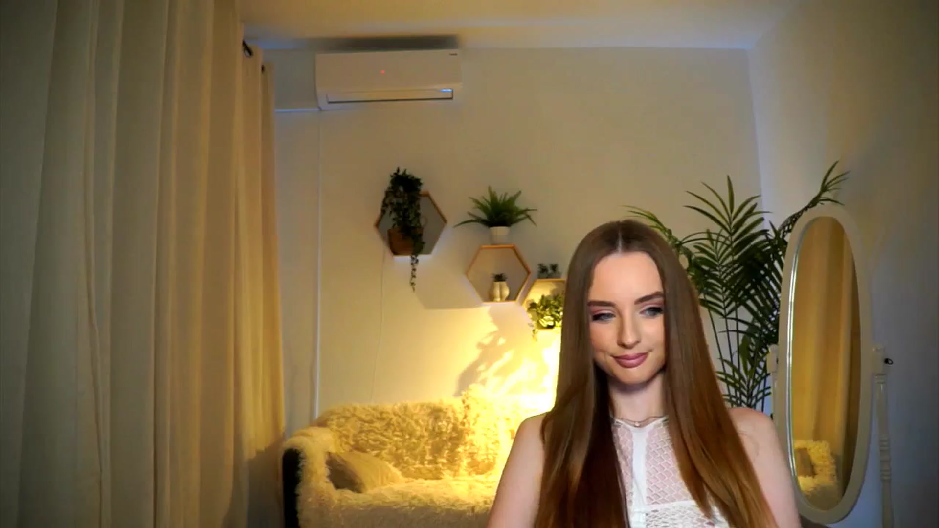 Gallery image thumbnail from petitegonwild's myfreecams stream on, 12/12/2024, 16:04 image 8 of 20