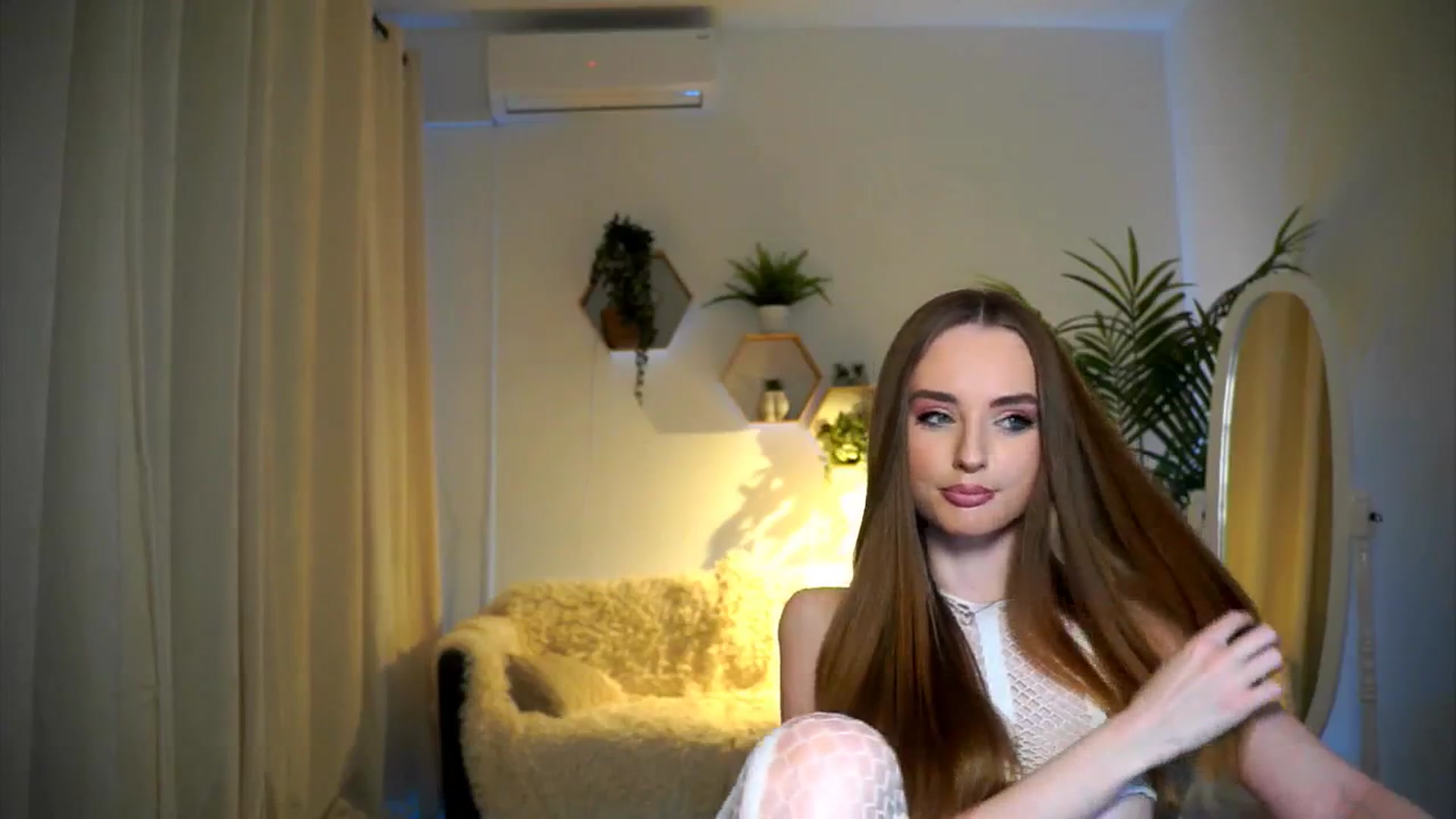 Gallery image thumbnail from petitegonwild's myfreecams stream on, 12/12/2024, 16:47 image 16 of 20