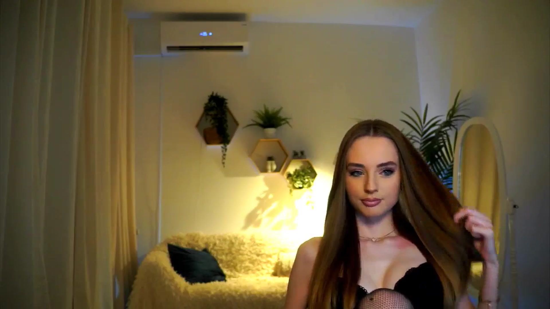 Gallery image thumbnail from petitegonwild's myfreecams stream on, 12/13/2024, 11:26 image 7 of 20