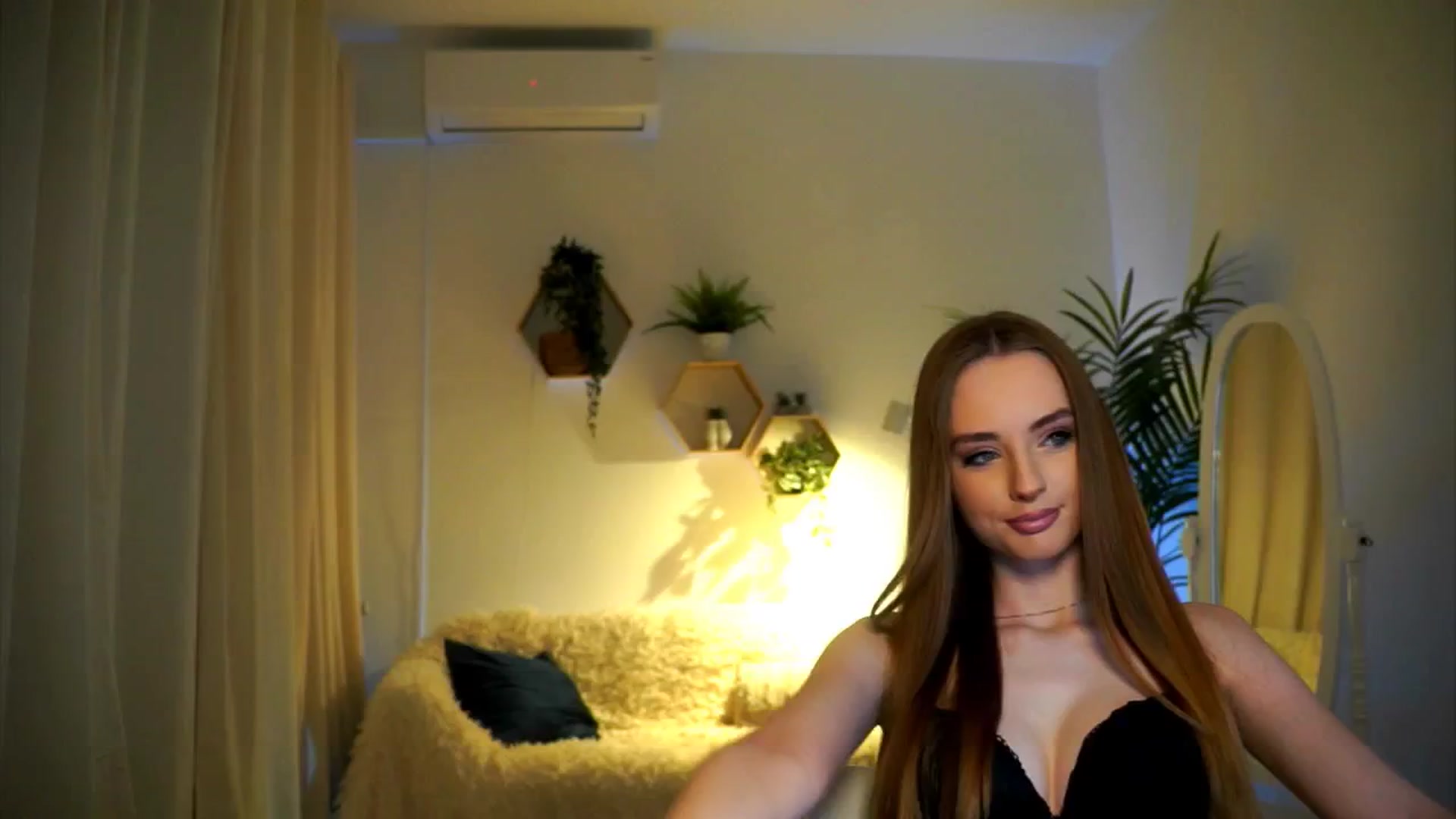 Gallery image thumbnail from petitegonwild's myfreecams stream on, 12/13/2024, 11:26 image 1 of 20
