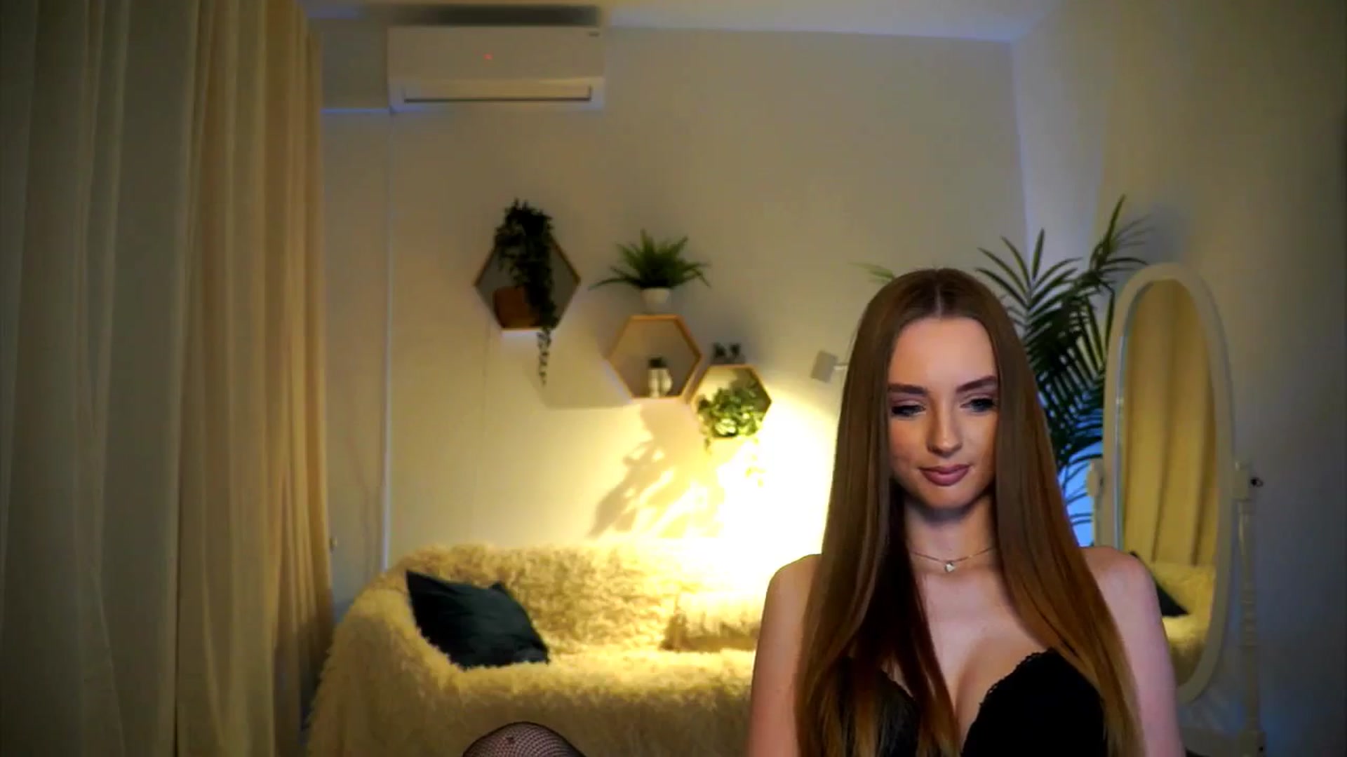 Gallery image thumbnail from petitegonwild's myfreecams stream on, 12/13/2024, 14:39 image 10 of 20