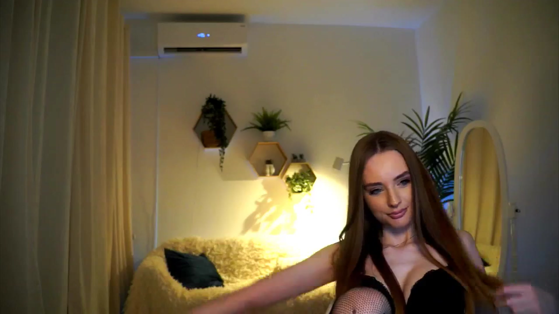 Gallery image thumbnail from petitegonwild's myfreecams stream on, 12/13/2024, 15:46 image 13 of 20