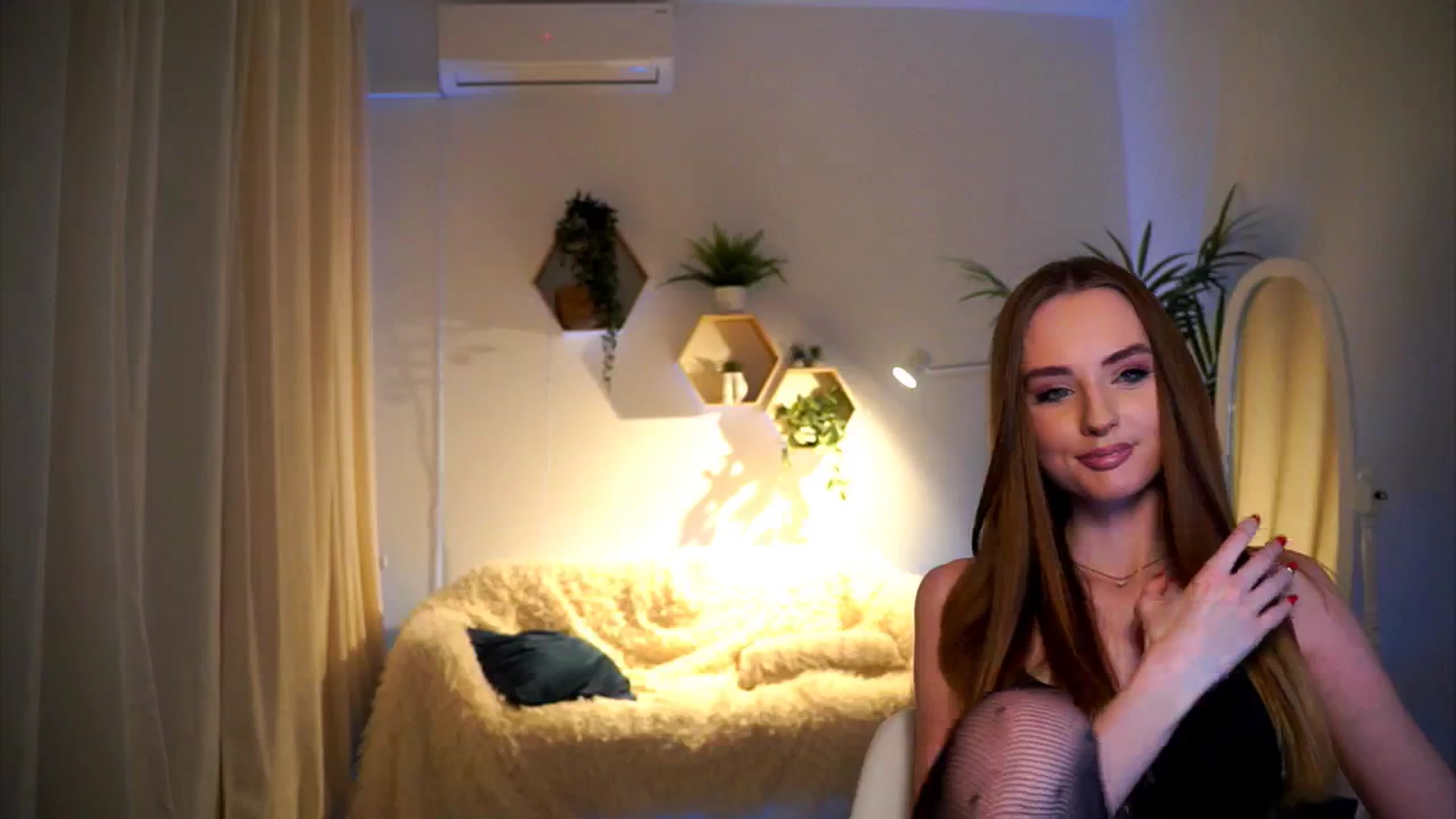 Gallery image thumbnail from petitegonwild's myfreecams stream on, 12/13/2024, 16:47 image 5 of 20