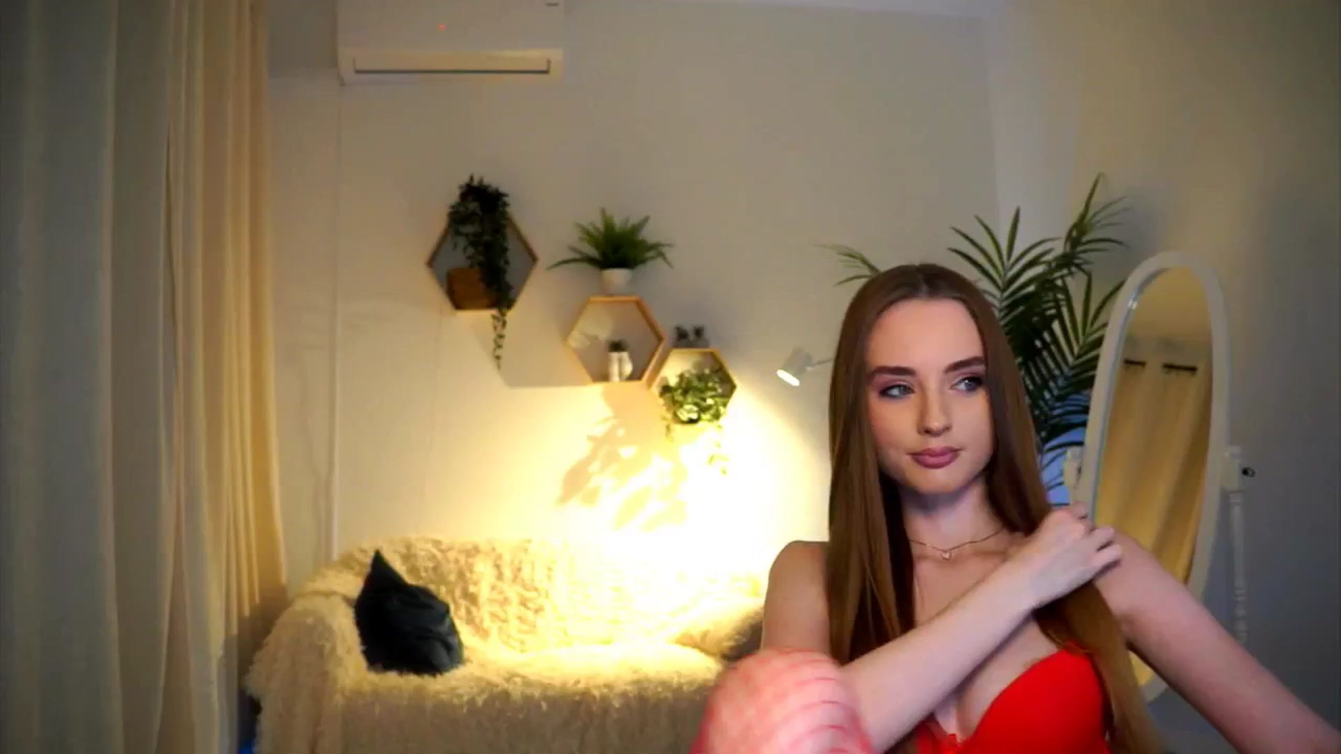 Gallery image thumbnail from petitegonwild's myfreecams stream on, 12/16/2024, 12:36 image 10 of 20