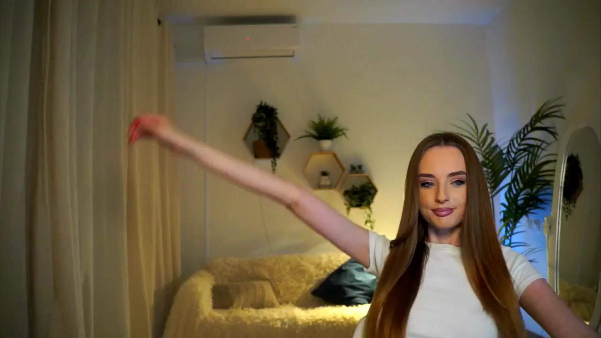 Gallery image thumbnail from petitegonwild's myfreecams stream on, 01/03/2025, 18:14 image 7 of 20