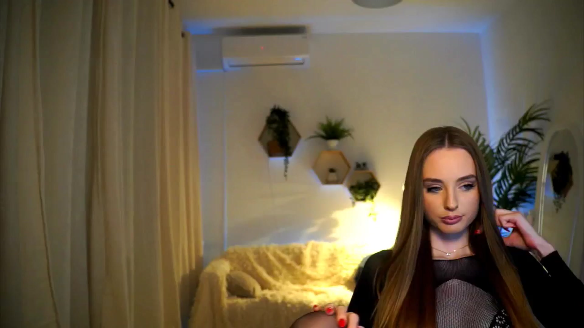 Gallery image thumbnail from petitegonwild's myfreecams stream on, 01/04/2025, 16:10 image 19 of 20