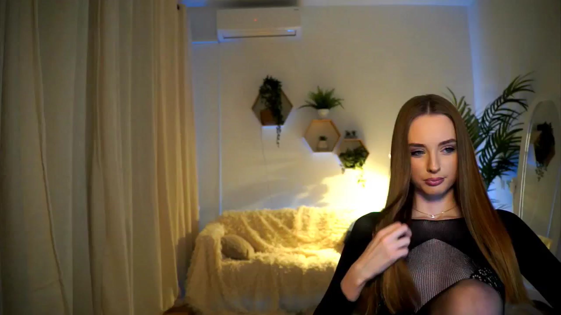 Gallery image thumbnail from petitegonwild's myfreecams stream on, 01/04/2025, 16:10 image 13 of 20