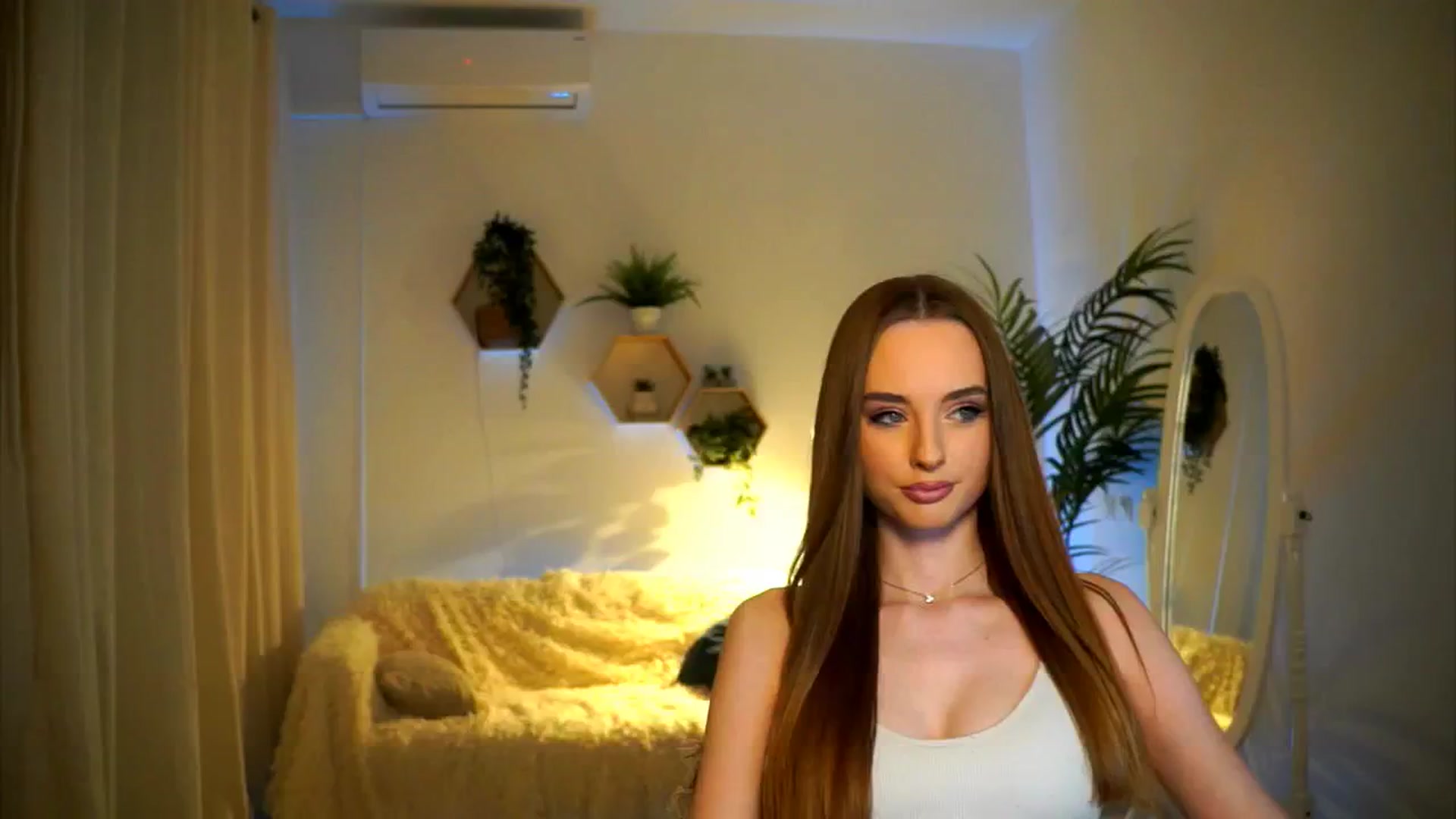 Gallery image thumbnail from petitegonwild's myfreecams stream on, 01/05/2025, 15:38 image 10 of 20