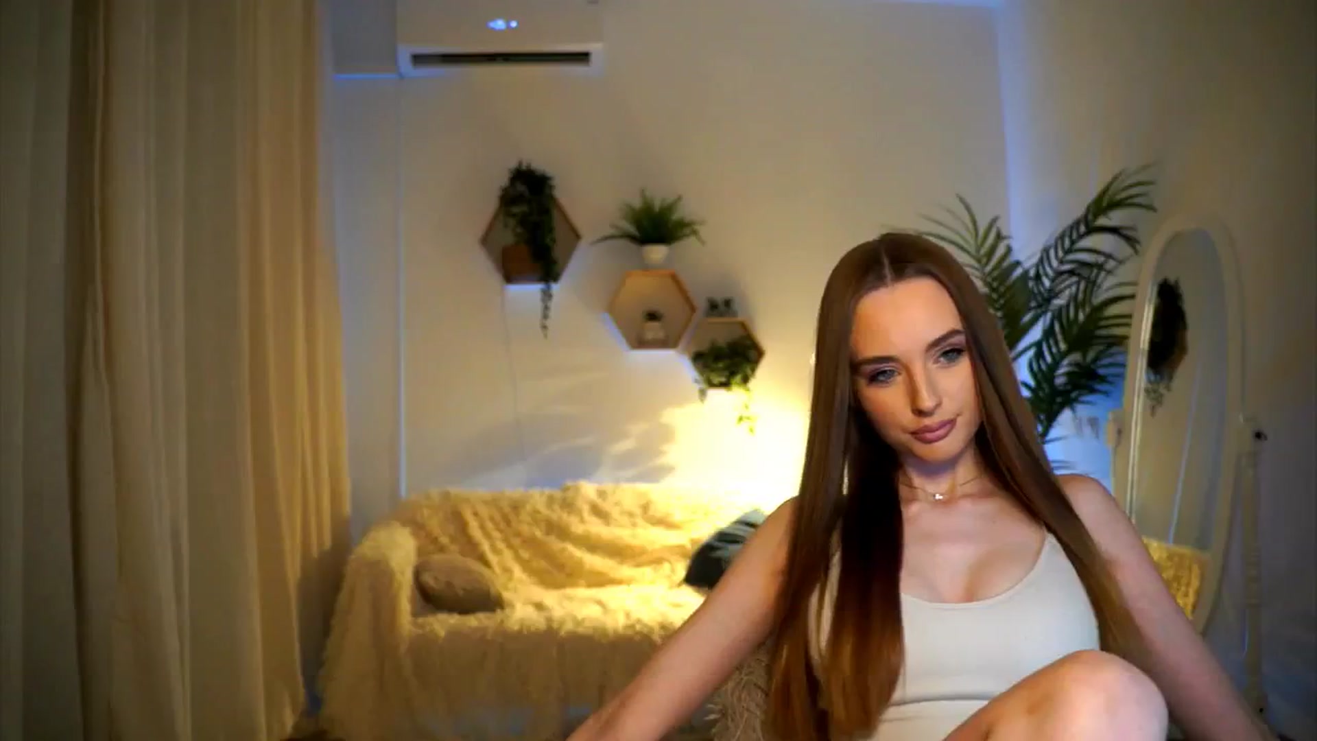 Gallery image thumbnail from petitegonwild's myfreecams stream on, 01/05/2025, 16:32 image 15 of 20