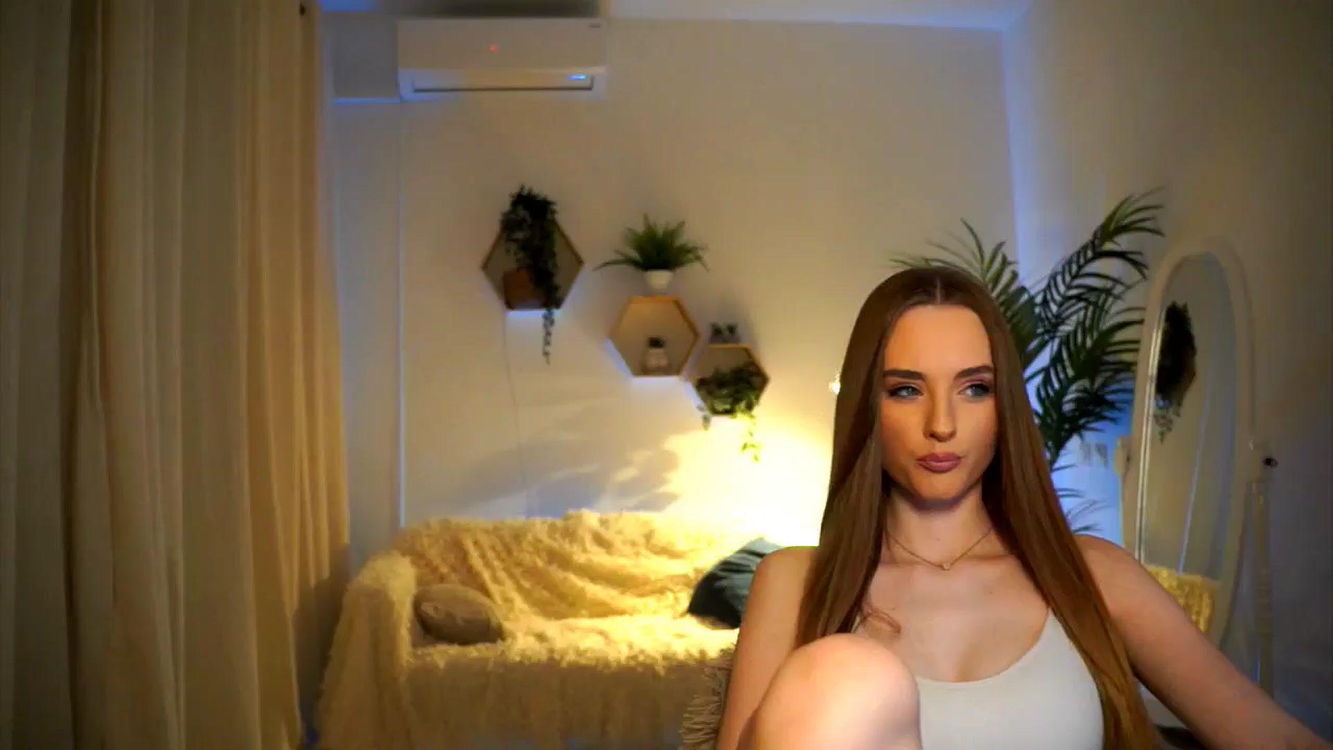Gallery image thumbnail from petitegonwild's myfreecams stream on, 01/05/2025, 18:53 image 16 of 20