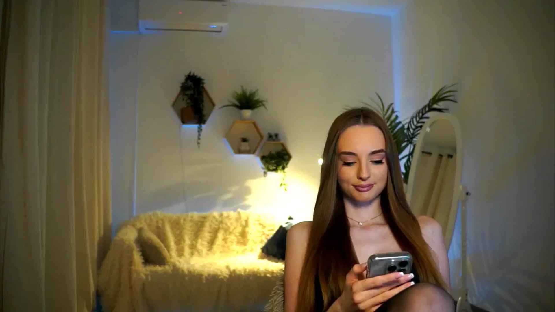 Gallery image thumbnail from petitegonwild's myfreecams stream on, 01/08/2025, 16:35 image 18 of 20