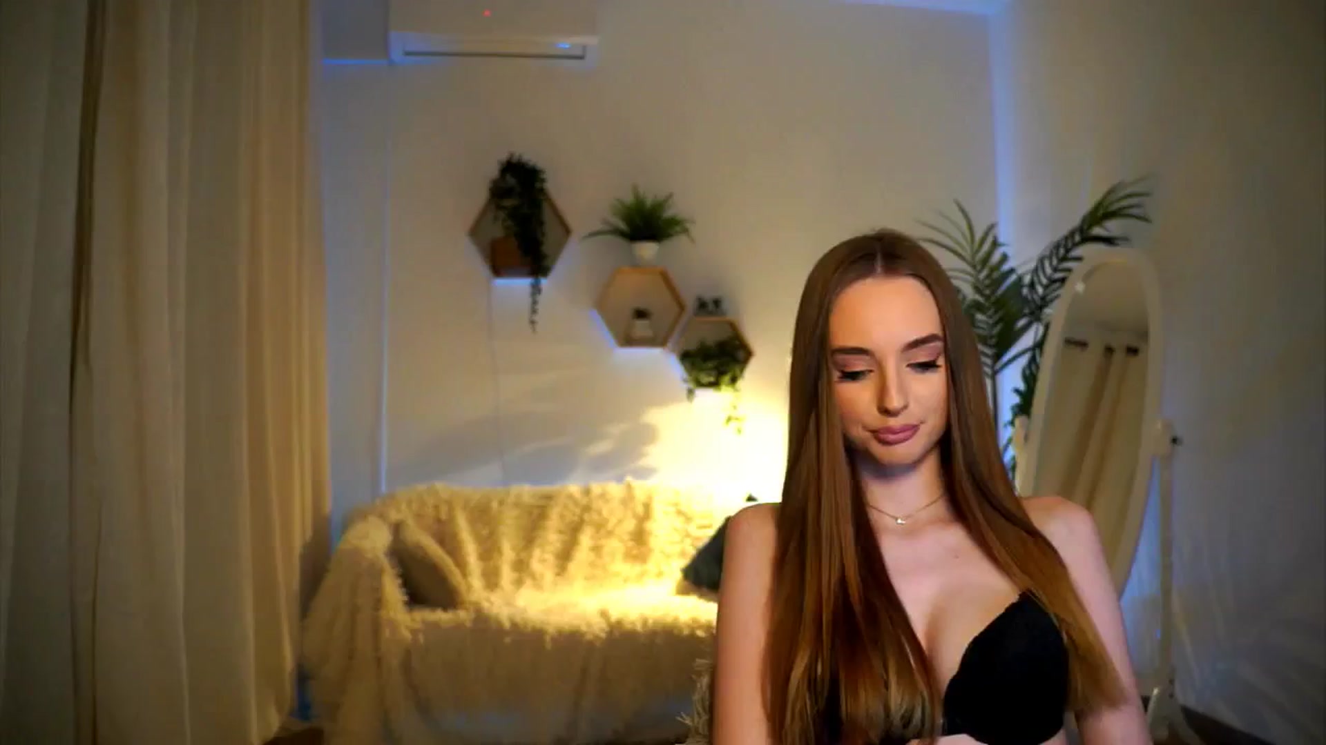 Gallery image thumbnail from petitegonwild's myfreecams stream on, 01/08/2025, 17:33 image 19 of 20