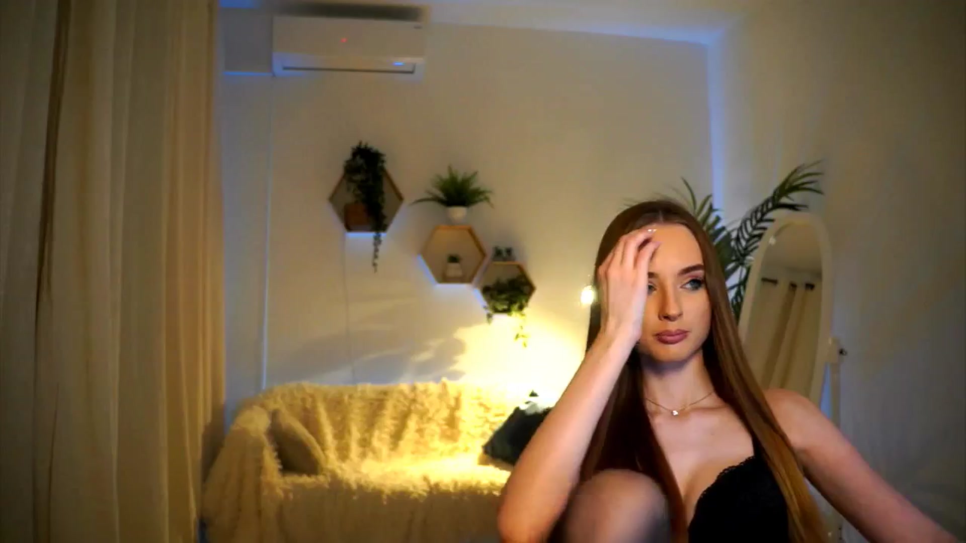 Gallery image thumbnail from petitegonwild's myfreecams stream on, 01/08/2025, 19:27 image 6 of 20