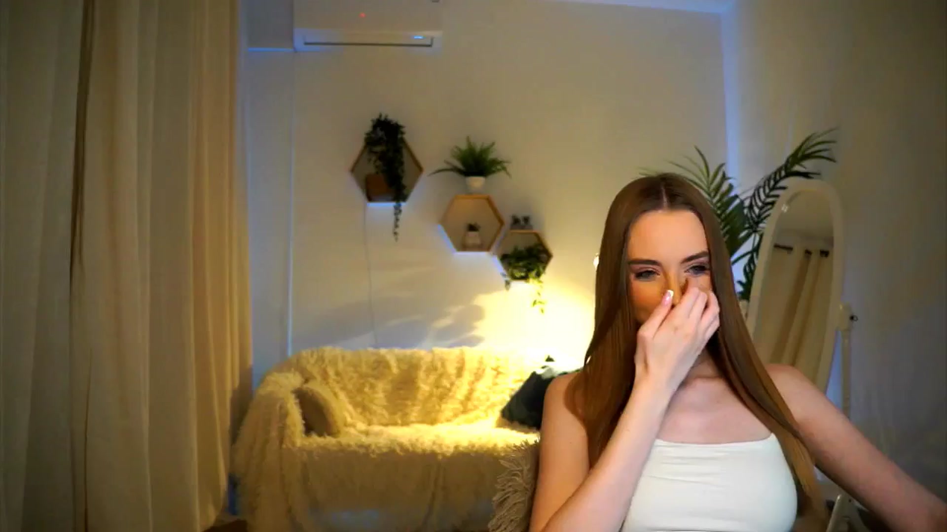 Gallery image thumbnail from petitegonwild's myfreecams stream on, 01/09/2025, 15:46 image 14 of 20