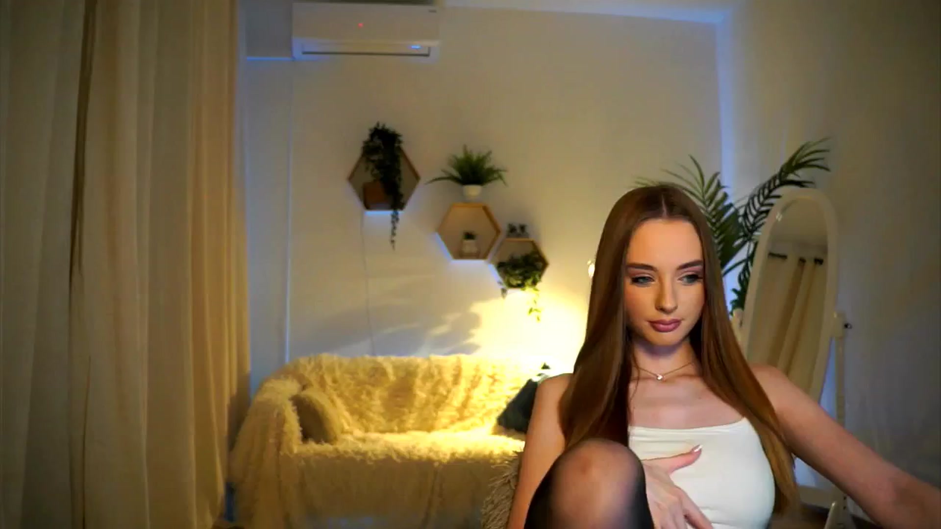Gallery image thumbnail from petitegonwild's myfreecams stream on, 01/09/2025, 15:46 image 11 of 20