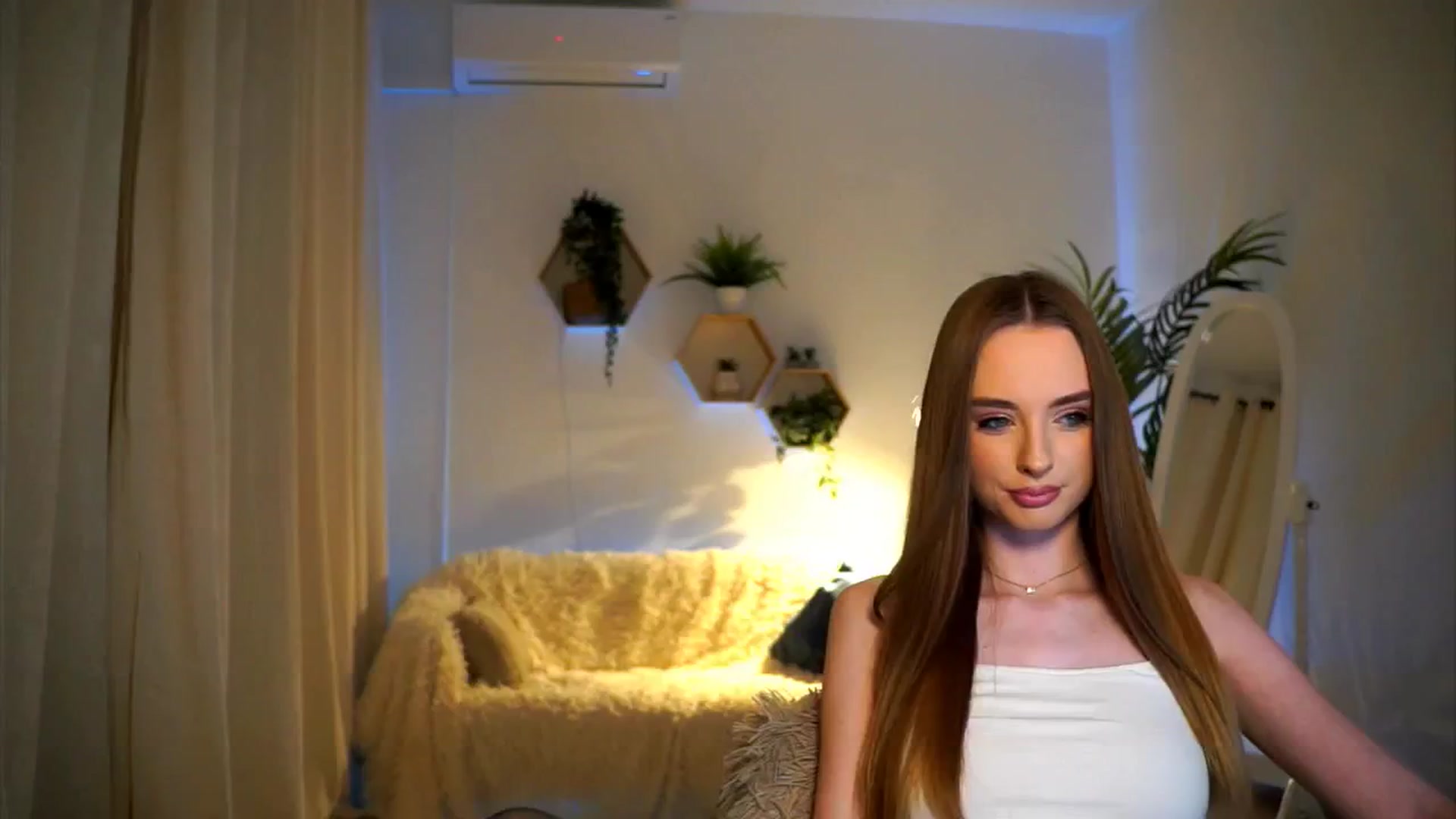 Gallery image thumbnail from petitegonwild's myfreecams stream on, 01/09/2025, 16:19 image 16 of 20