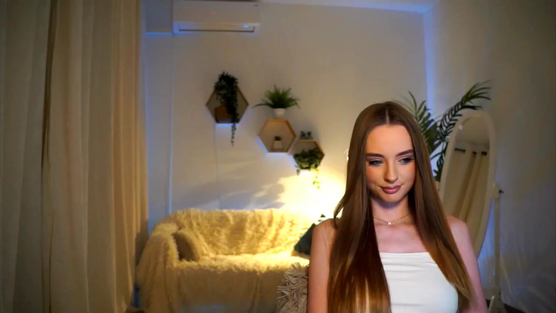 Gallery image thumbnail from petitegonwild's myfreecams stream on, 01/09/2025, 16:19 image 12 of 20