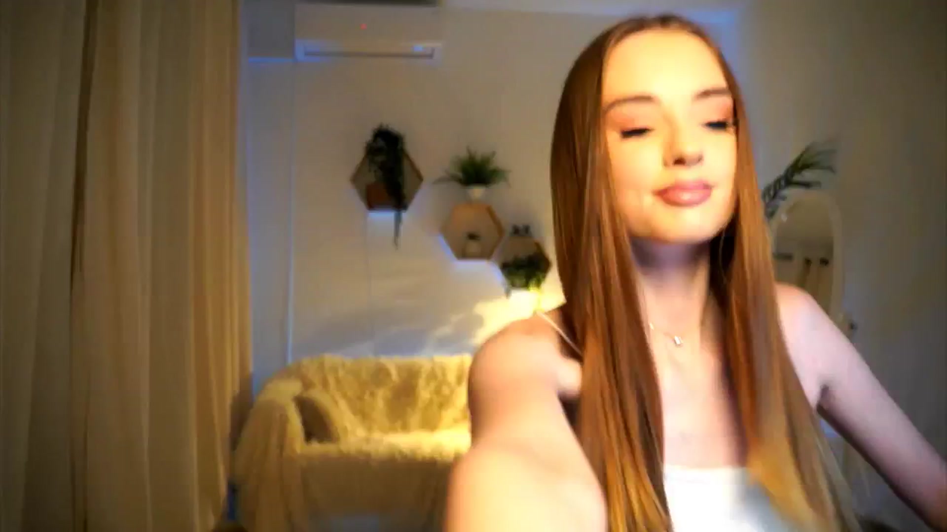 Gallery image thumbnail from petitegonwild's myfreecams stream on, 01/09/2025, 17:00 image 4 of 20