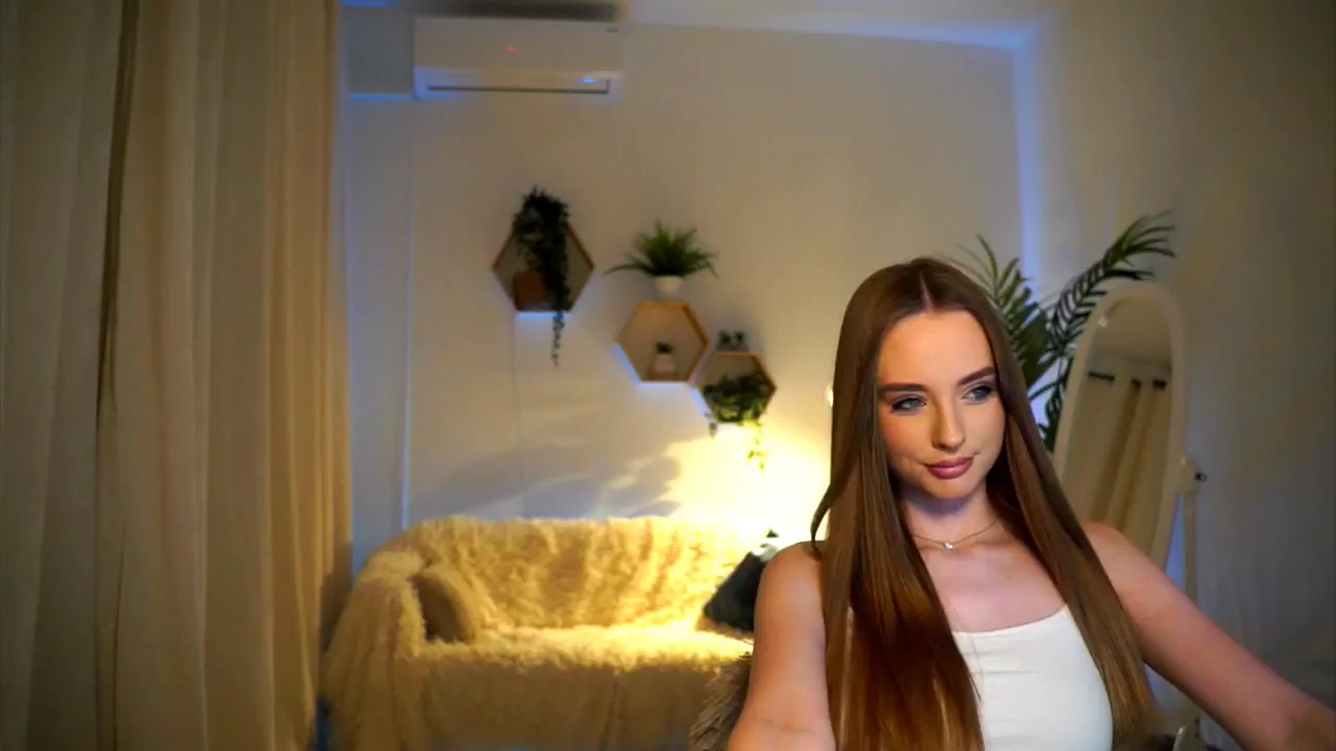 Gallery image thumbnail from petitegonwild's myfreecams stream on, 01/09/2025, 17:00 image 9 of 20