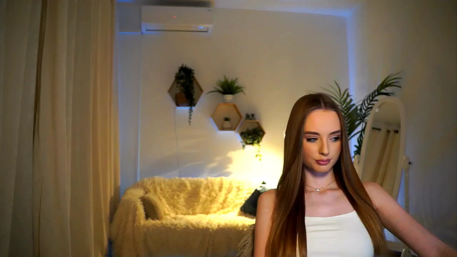 Gallery image thumbnail from petitegonwild's myfreecams stream on, 01/09/2025, 17:00 image 10 of 20