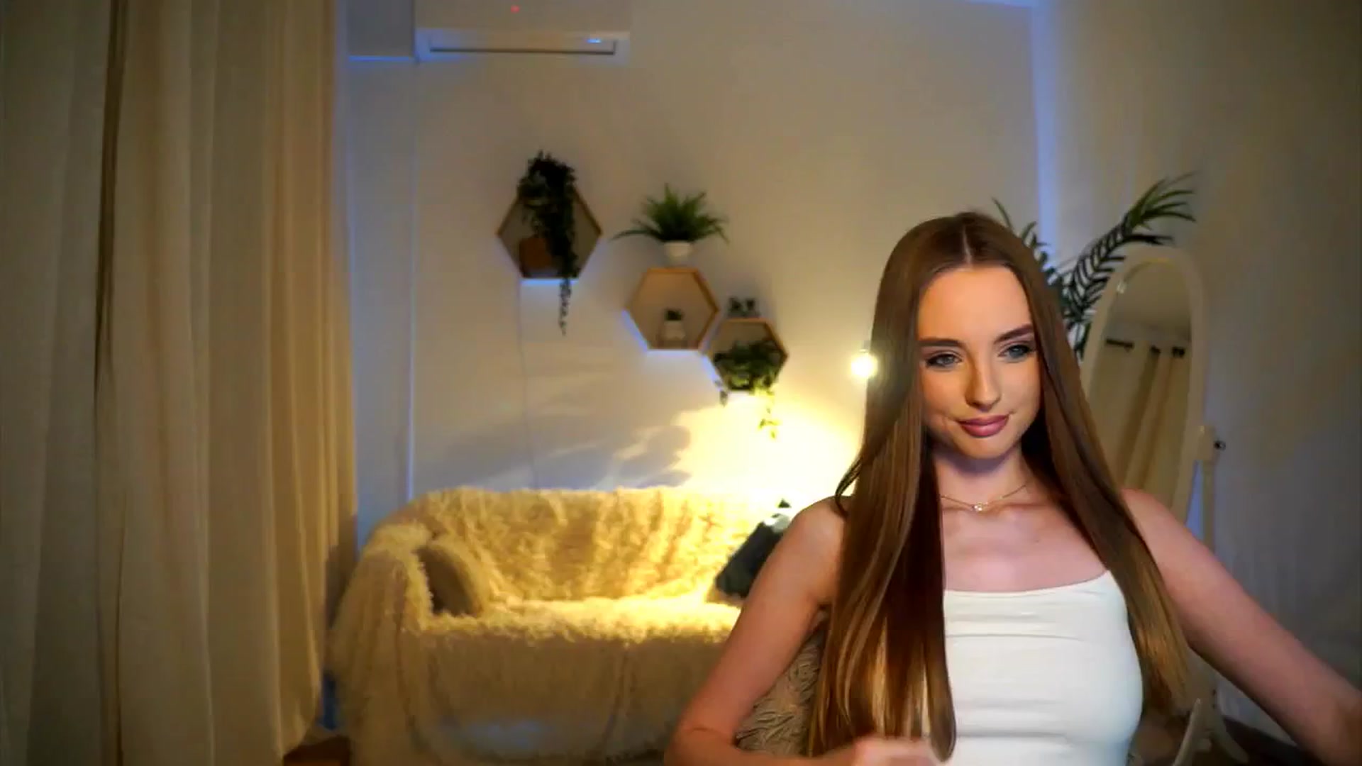 Gallery image thumbnail from petitegonwild's myfreecams stream on, 01/09/2025, 17:29 image 17 of 20