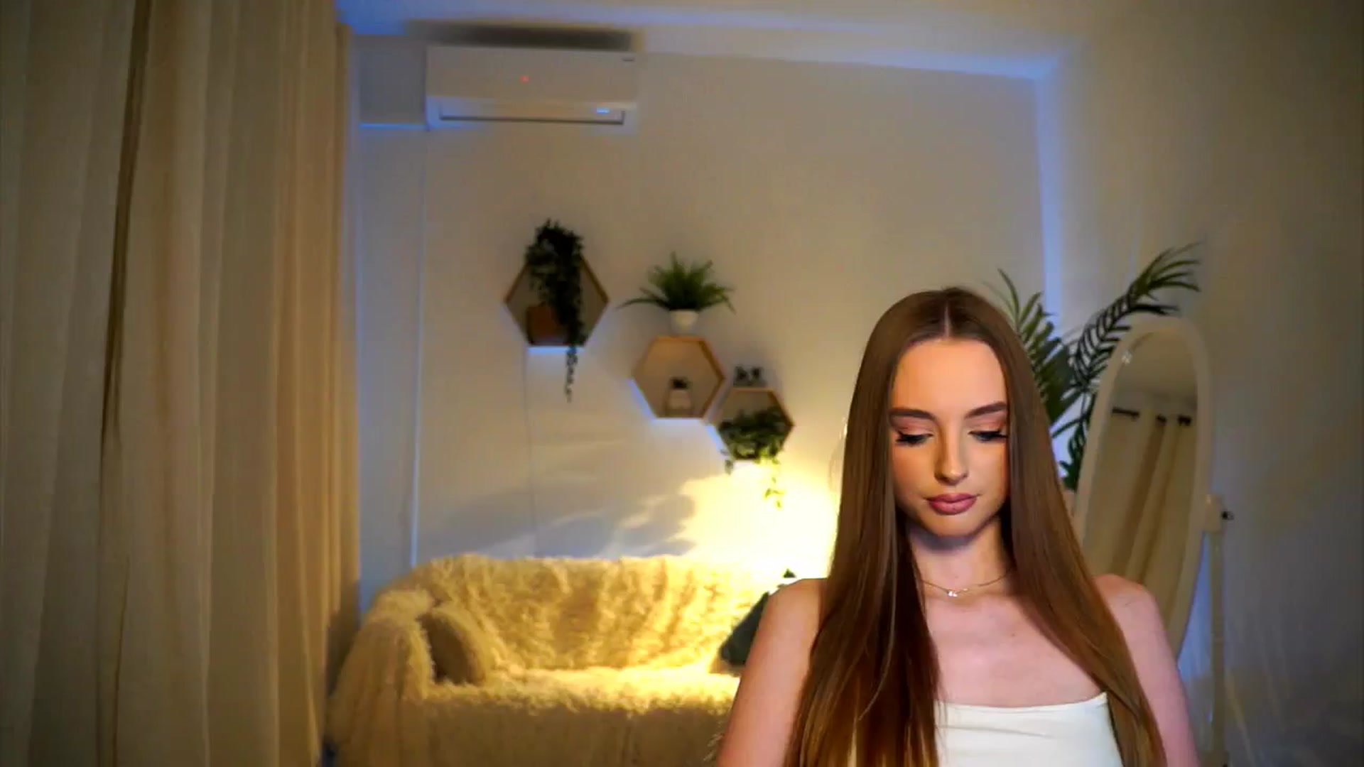 Gallery image thumbnail from petitegonwild's myfreecams stream on, 01/09/2025, 17:29 image 1 of 20
