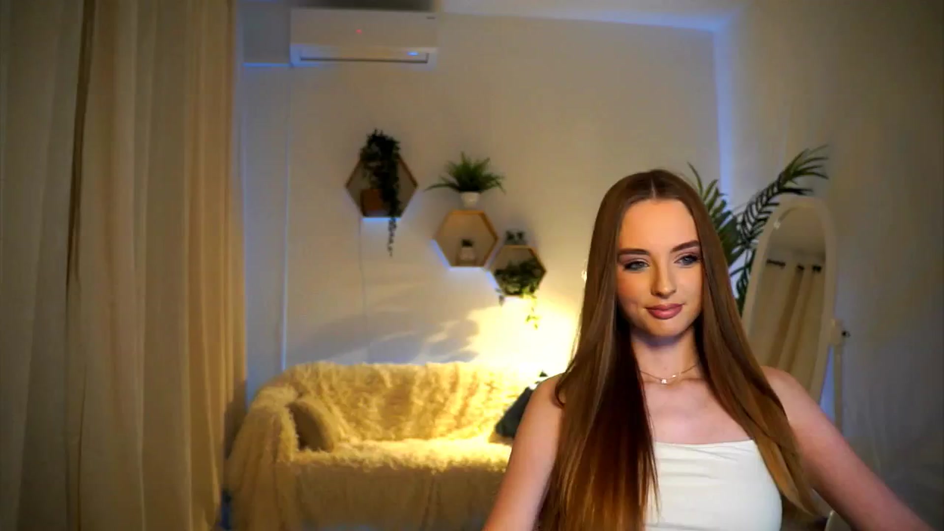 Gallery image thumbnail from petitegonwild's myfreecams stream on, 01/09/2025, 17:29 image 6 of 20