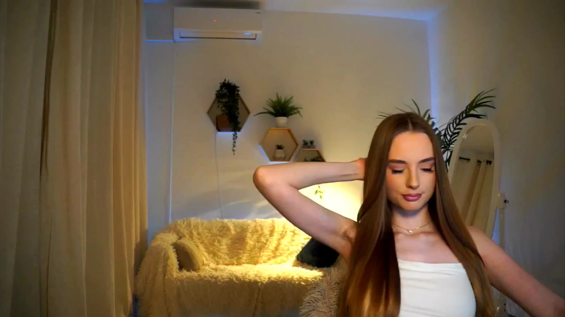 Gallery image thumbnail from petitegonwild's myfreecams stream on, 01/09/2025, 18:16 image 1 of 20
