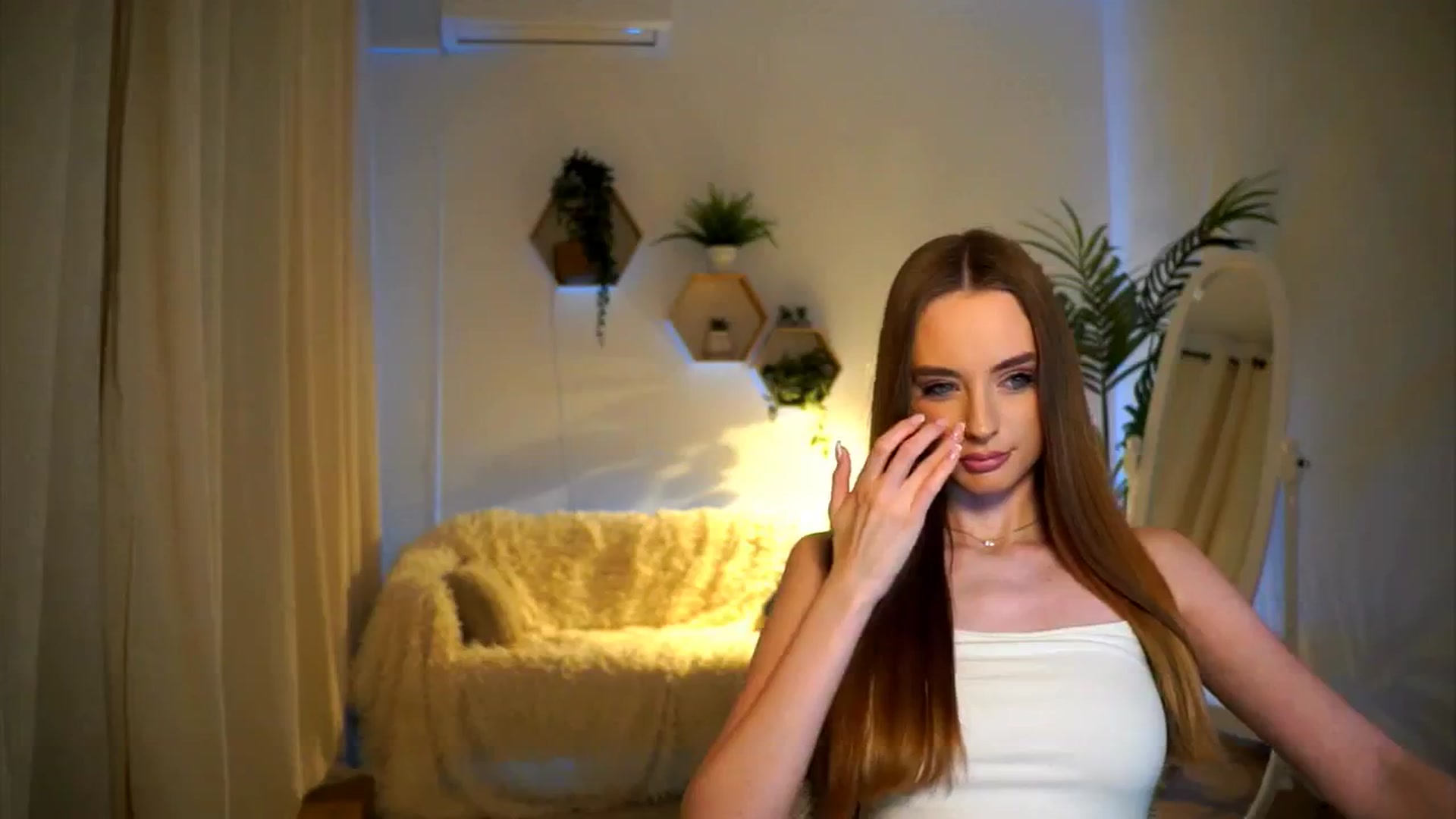 Gallery image thumbnail from petitegonwild's myfreecams stream on, 01/09/2025, 18:16 image 18 of 20