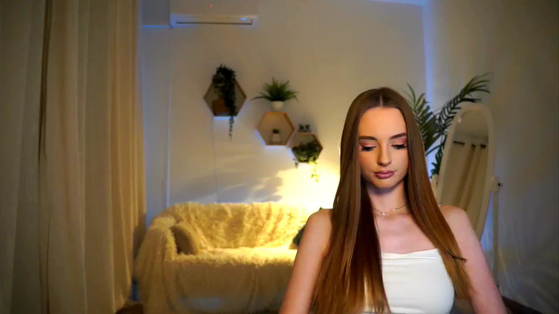 Gallery image thumbnail from petitegonwild's myfreecams stream on, 01/09/2025, 18:16 image 15 of 20